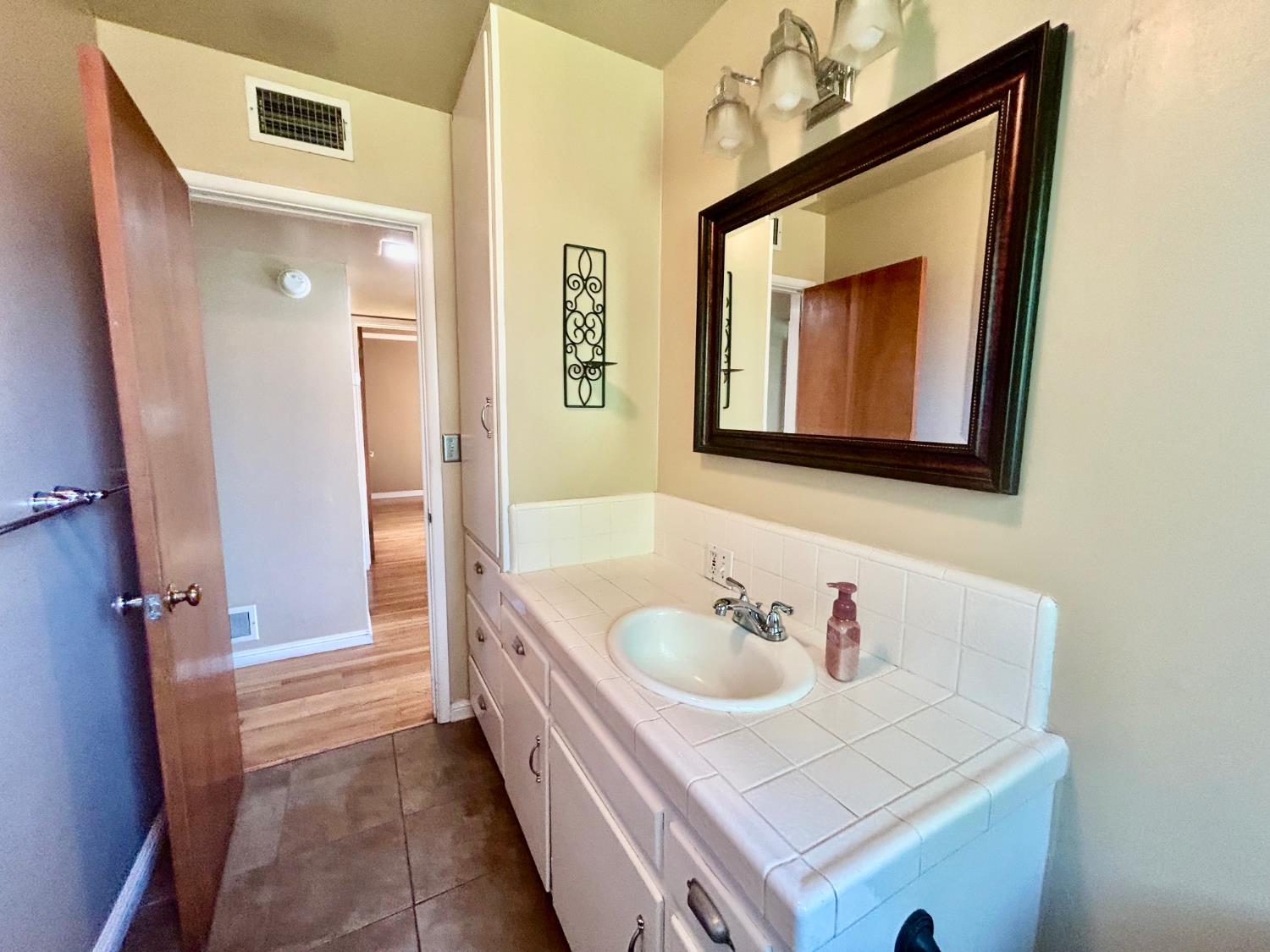 1410 Winter St, Kingsburg, CA 93631