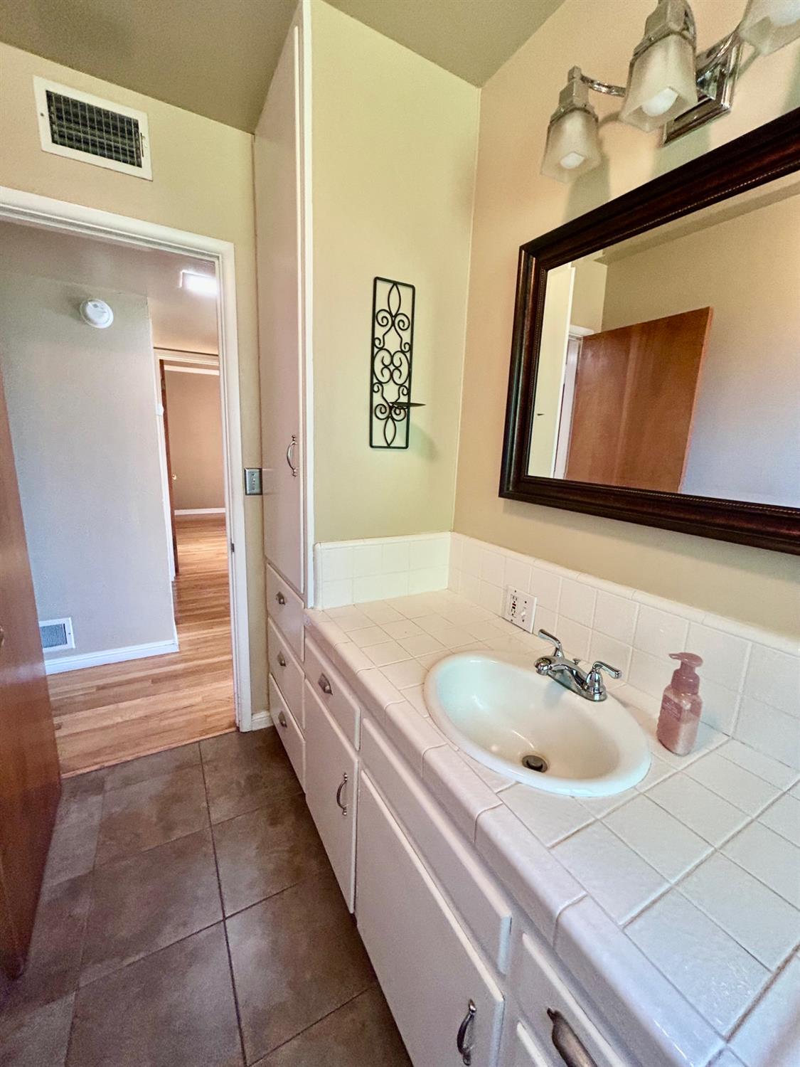 1410 Winter St, Kingsburg, CA 93631