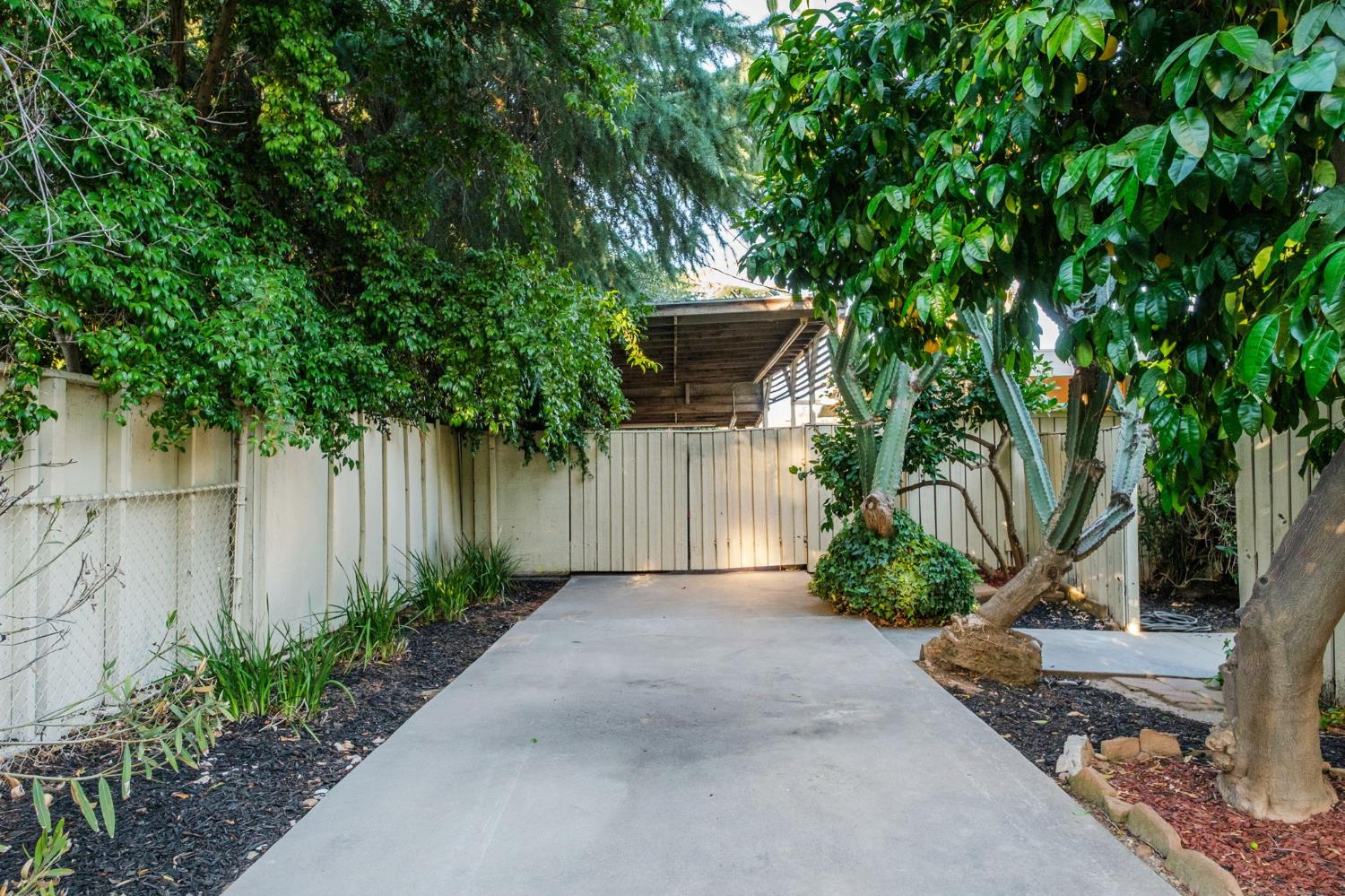5306 N Sequoia Dr, Fresno, CA 93711