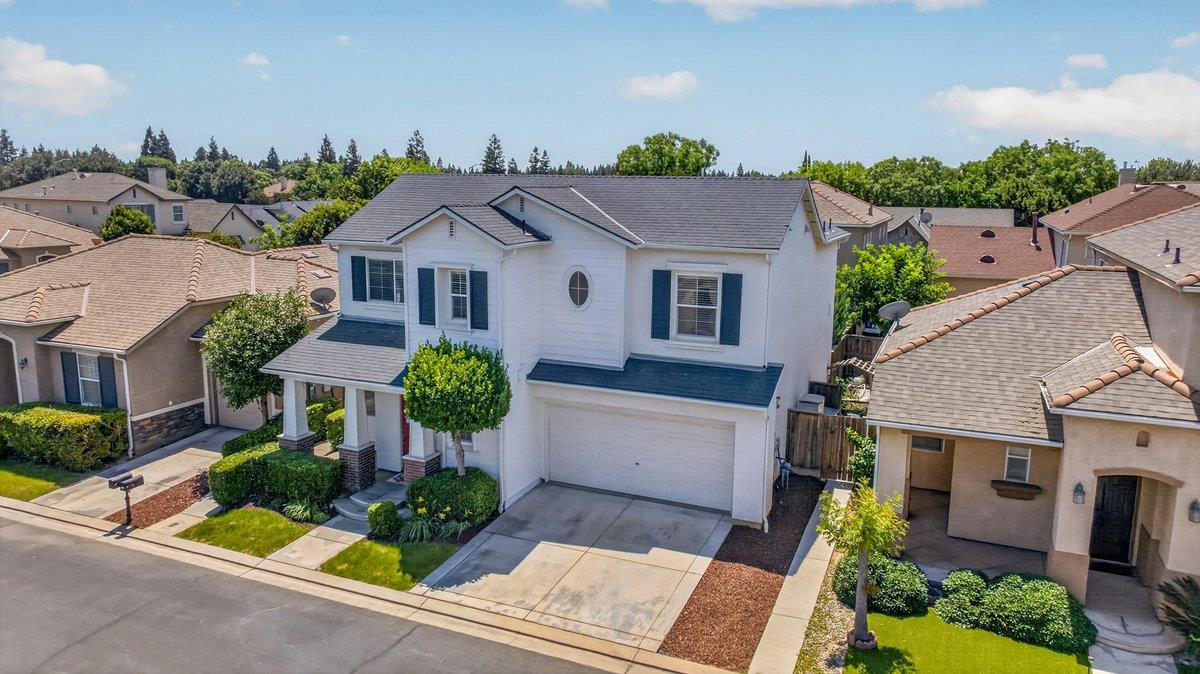 714 W Riviera Ln, Clovis, CA 93619