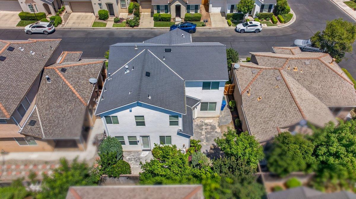 714 W Riviera Ln, Clovis, CA 93619