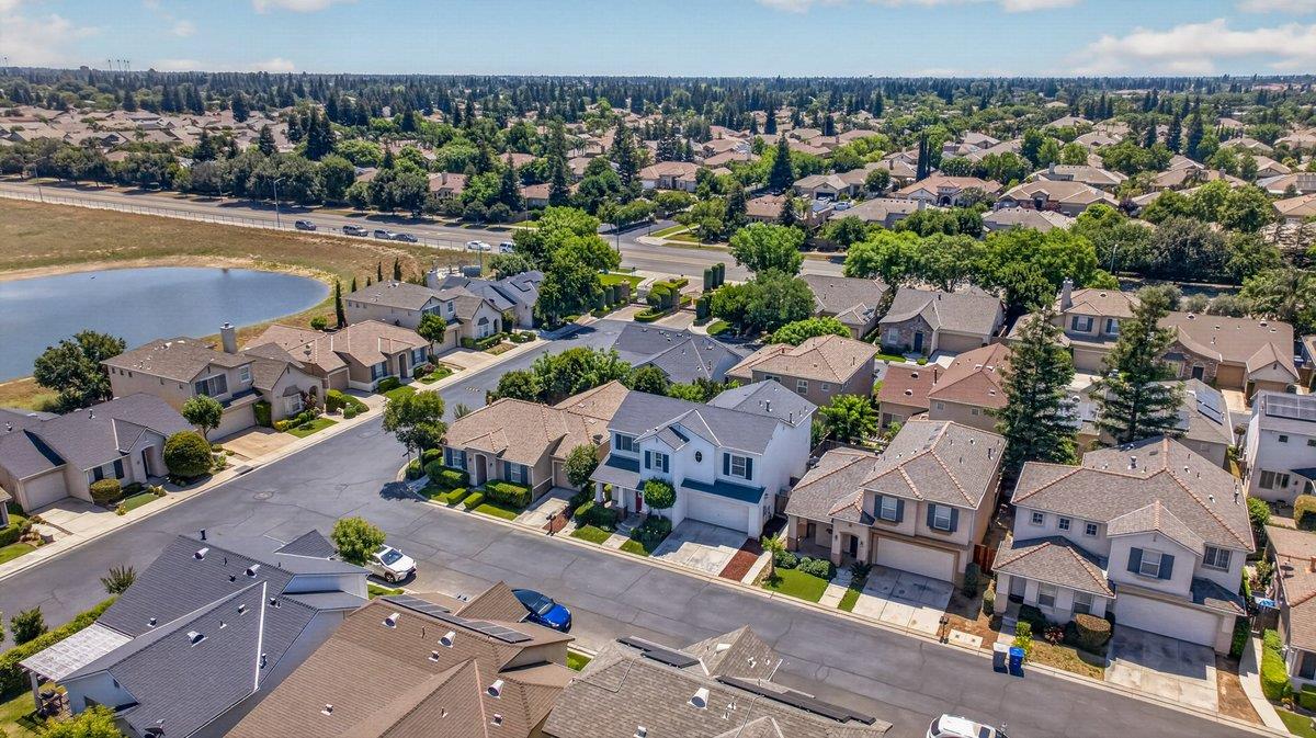 714 W Riviera Ln, Clovis, CA 93619