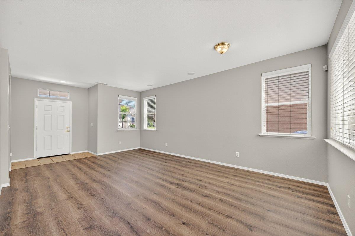714 W Riviera Ln, Clovis, CA 93619
