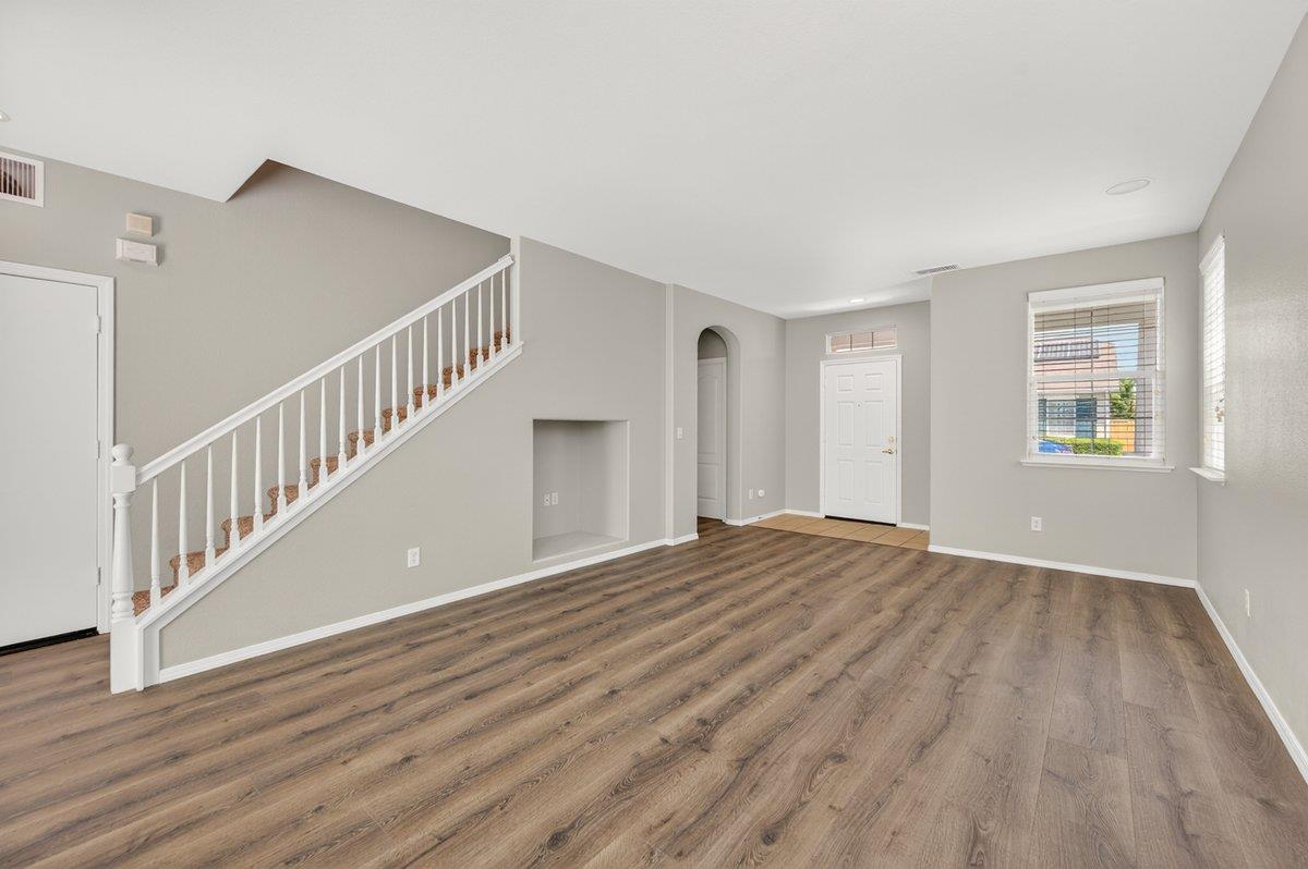 714 W Riviera Ln, Clovis, CA 93619