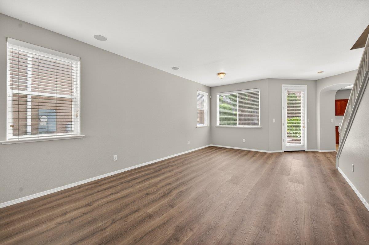 714 W Riviera Ln, Clovis, CA 93619