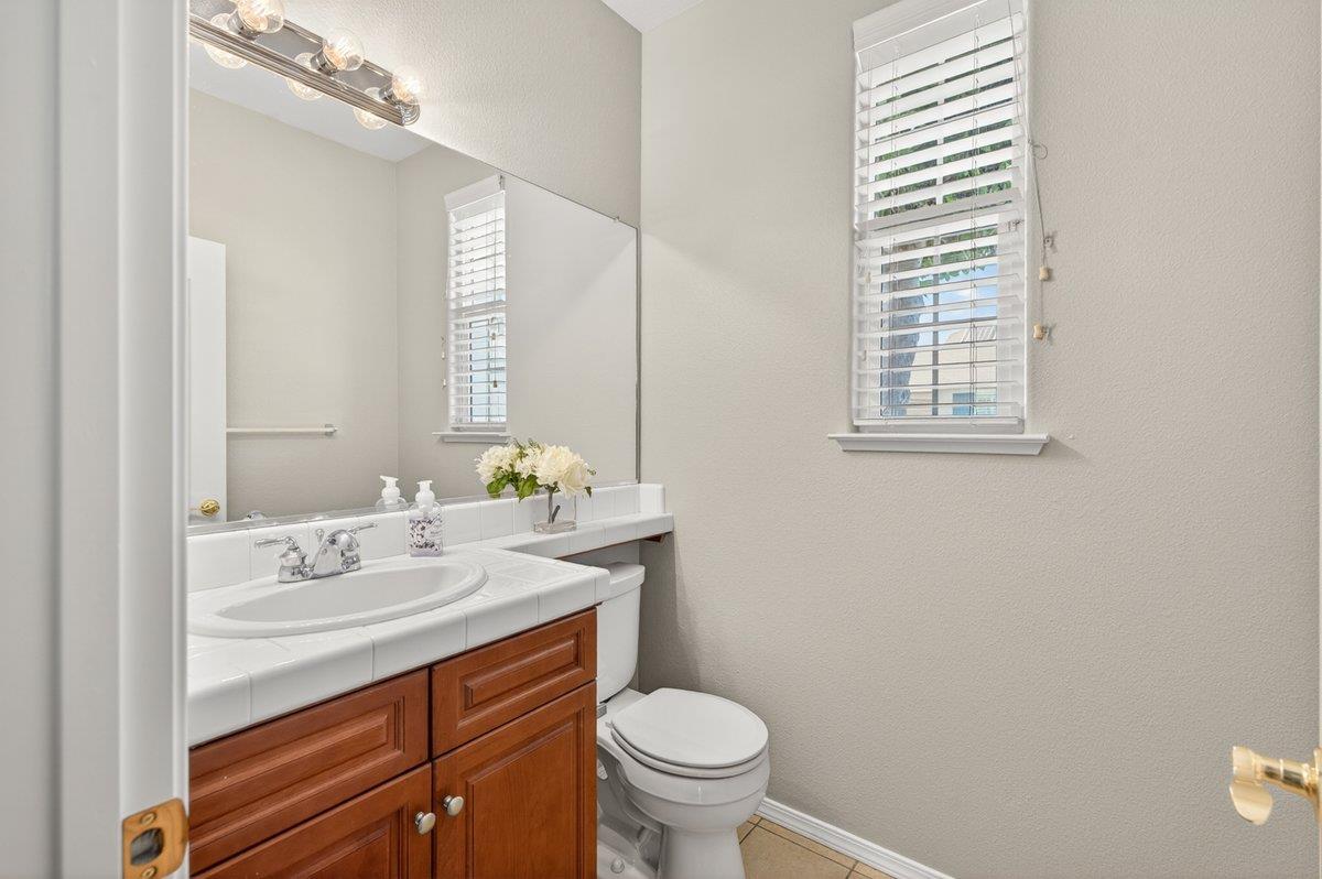 714 W Riviera Ln, Clovis, CA 93619