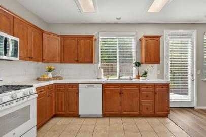714 W Riviera Ln, Clovis, CA 93619