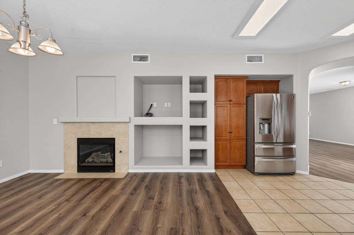 714 W Riviera Ln, Clovis, CA 93619