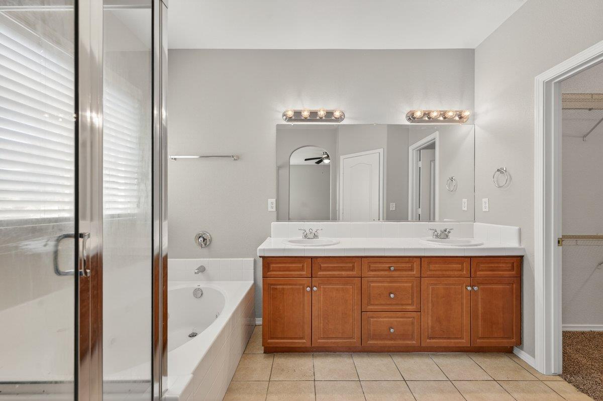 714 W Riviera Ln, Clovis, CA 93619