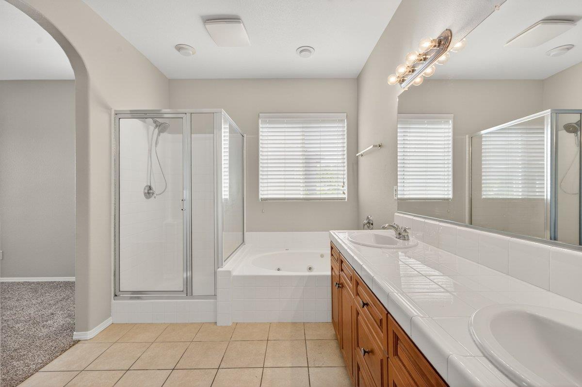 714 W Riviera Ln, Clovis, CA 93619