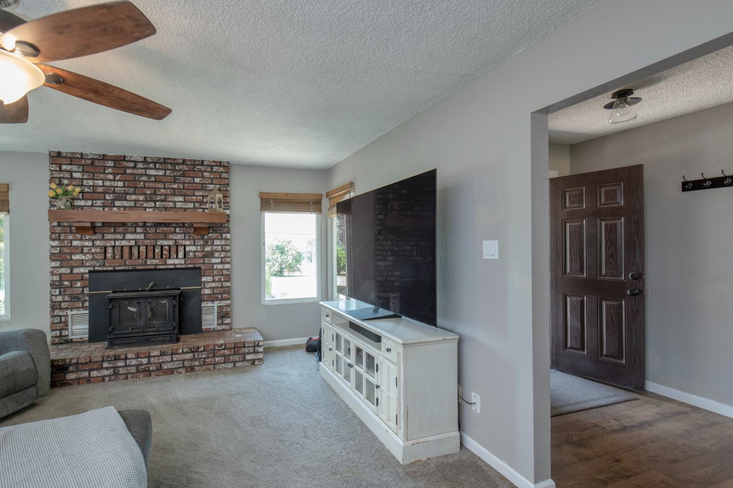 37715 Cloverleaf Ave, Madera, CA 93636