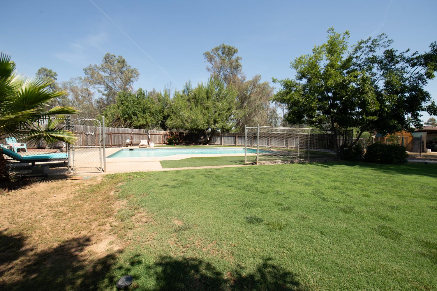 37715 Cloverleaf Ave, Madera, CA 93636