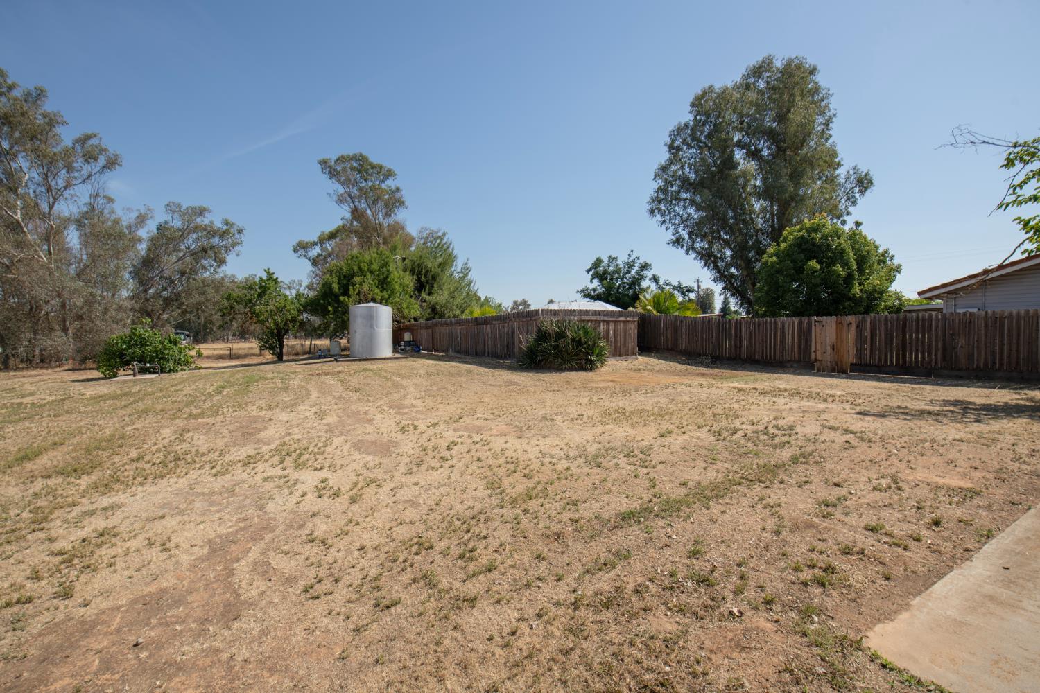 37715 Cloverleaf Ave, Madera, CA 93636