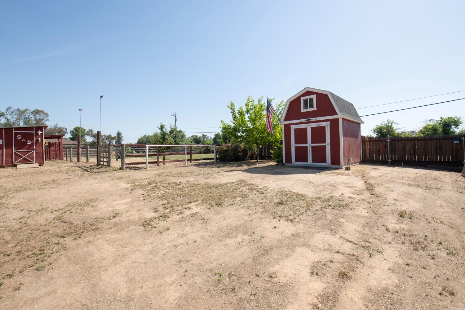 37715 Cloverleaf Ave, Madera, CA 93636
