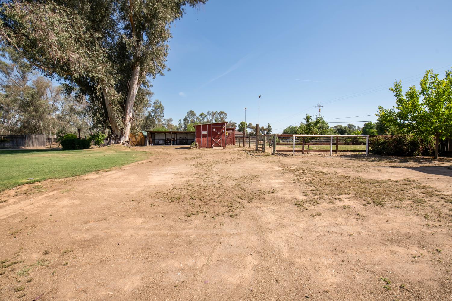 37715 Cloverleaf Ave, Madera, CA 93636