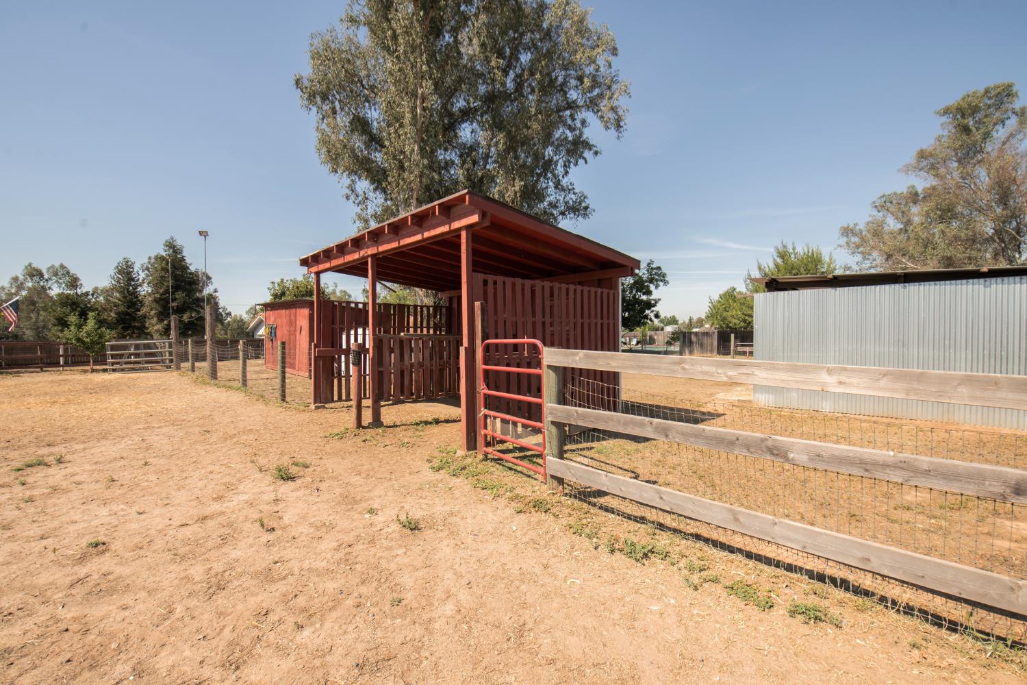 37715 Cloverleaf Ave, Madera, CA 93636