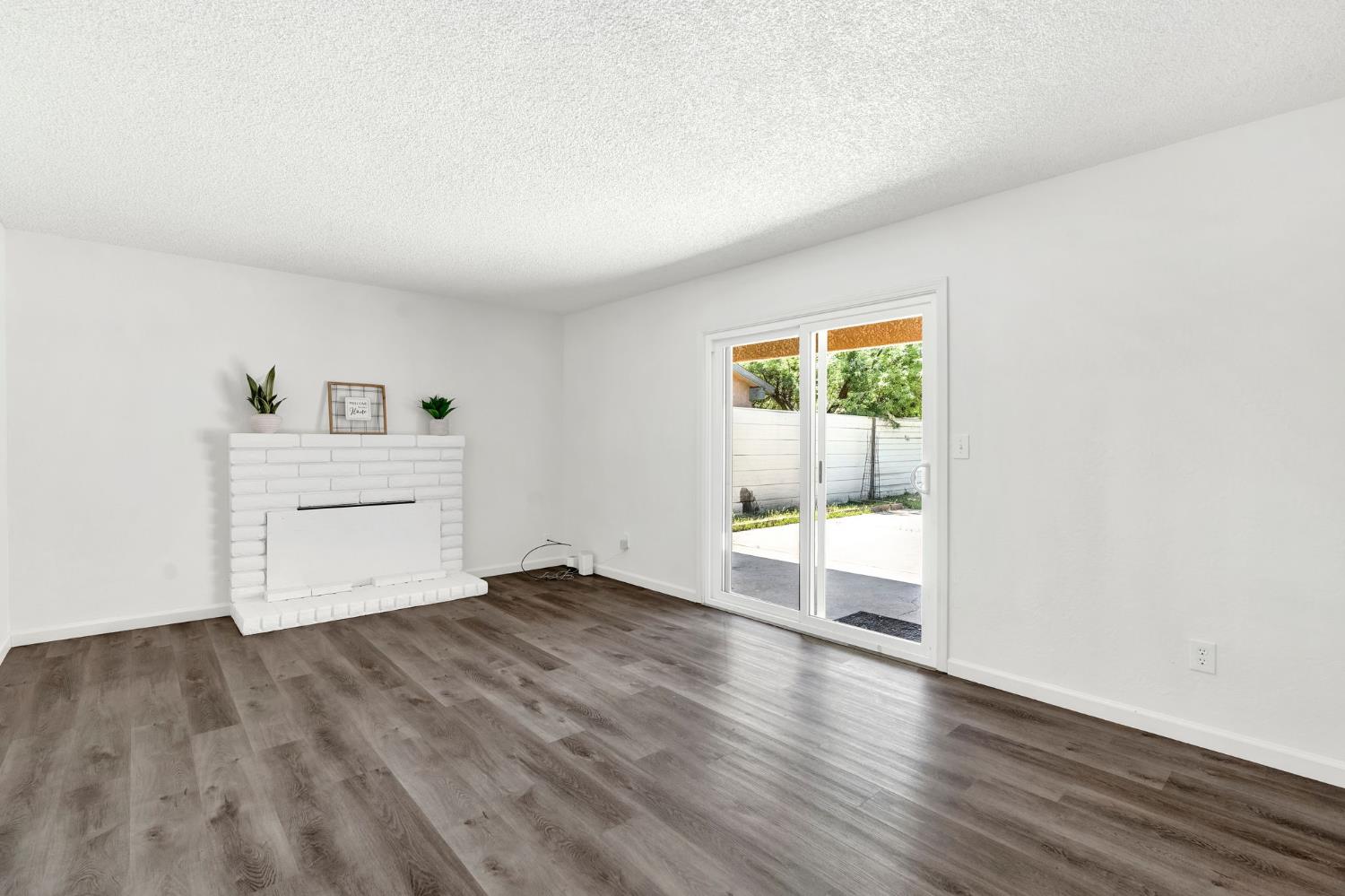 2344 S Backer Ave, Fresno, CA 93725