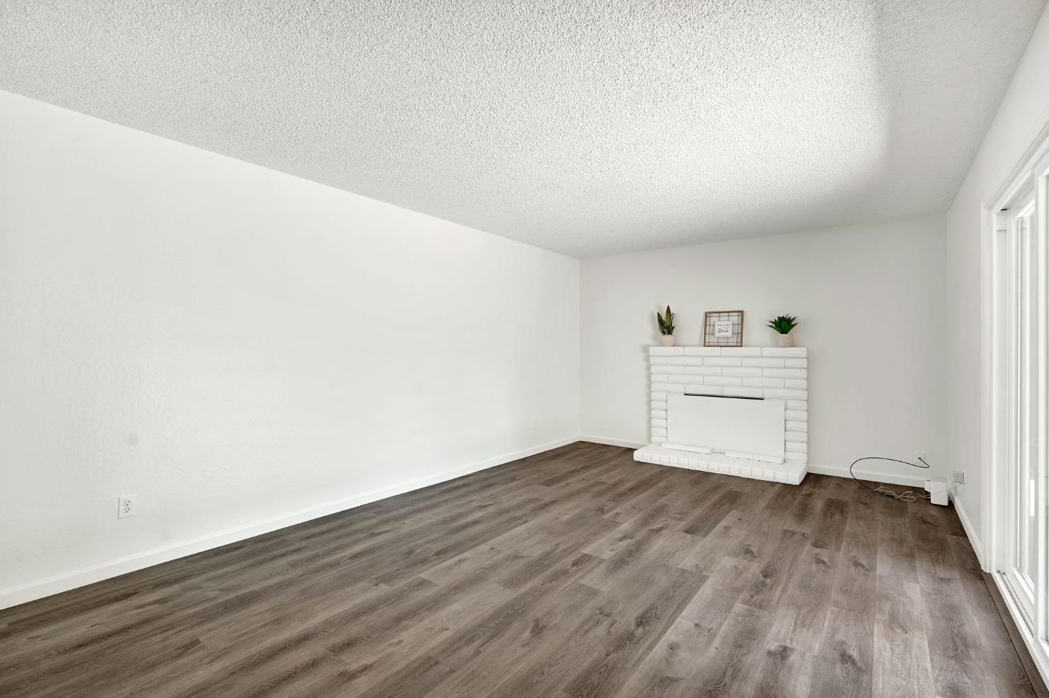 2344 S Backer Ave, Fresno, CA 93725