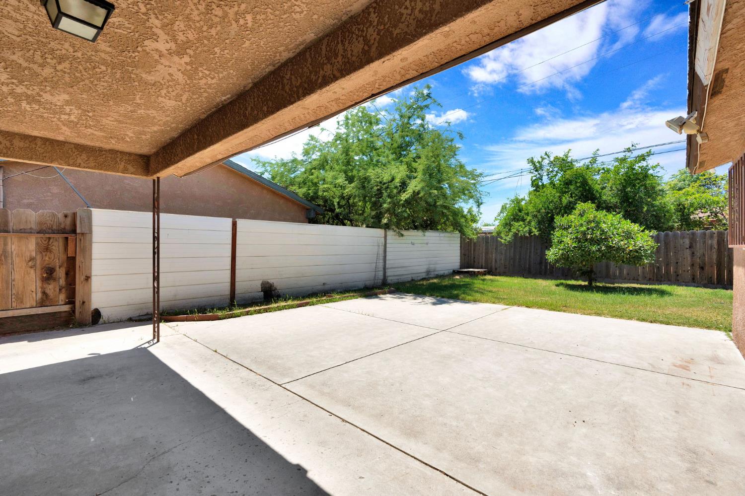 2344 S Backer Ave, Fresno, CA 93725