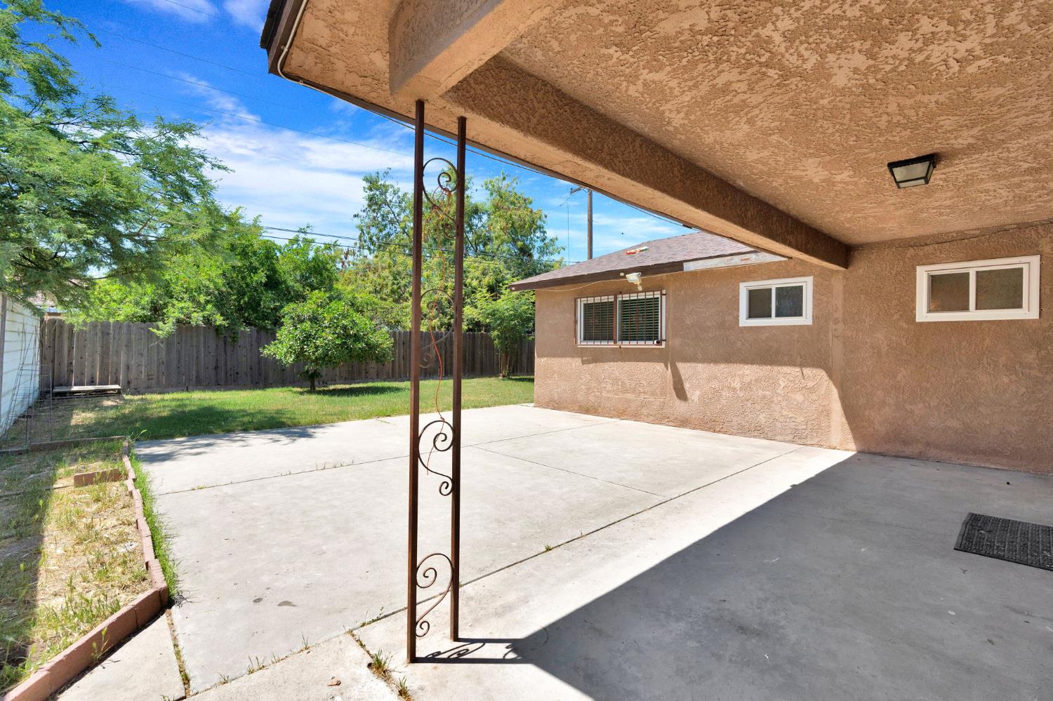2344 S Backer Ave, Fresno, CA 93725