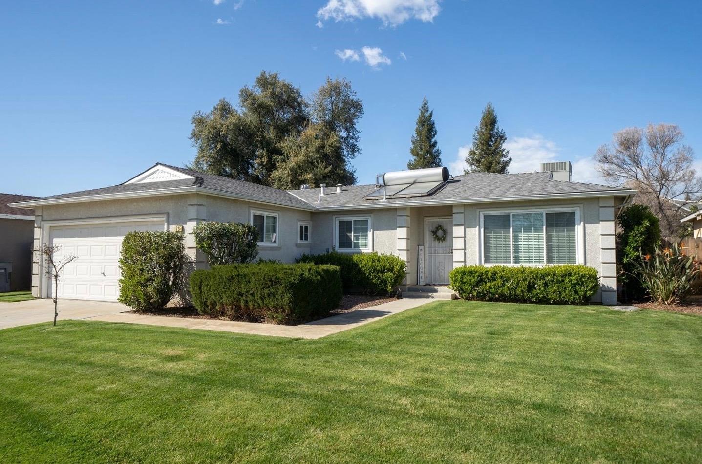 1725 Fairmont Ave, Clovis, CA 93611