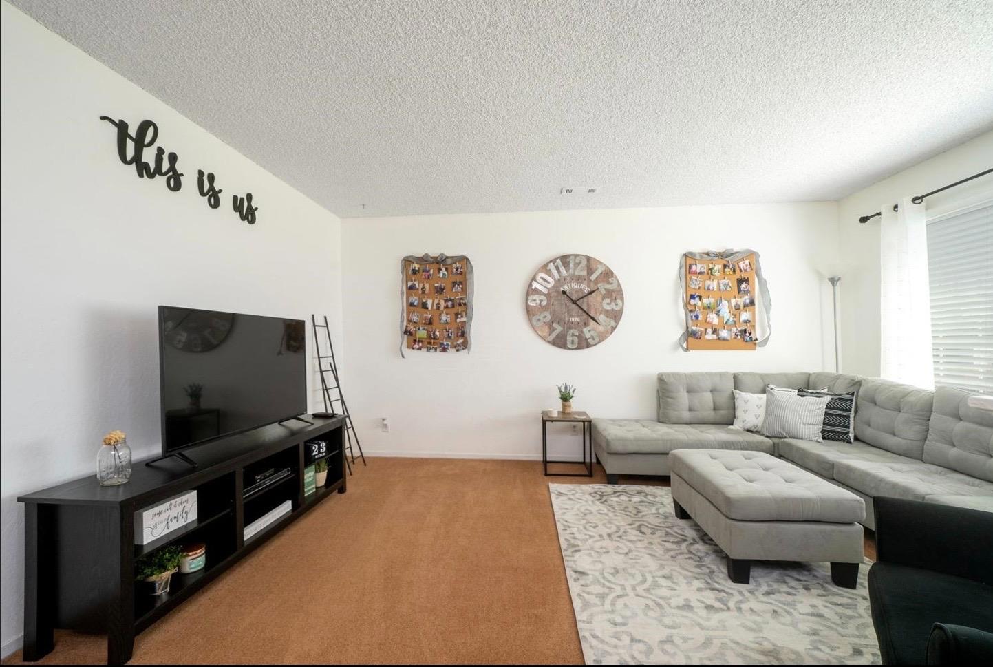 1725 Fairmont Ave, Clovis, CA 93611