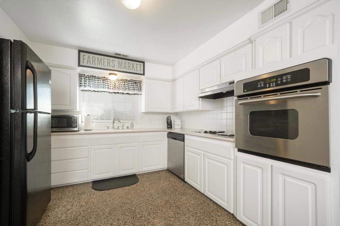 1725 Fairmont Ave, Clovis, CA 93611