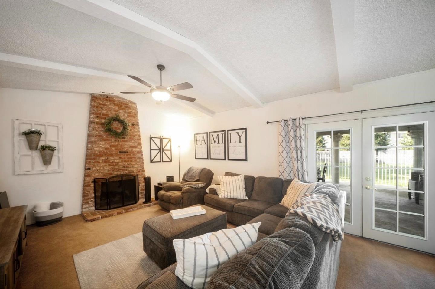 1725 Fairmont Ave, Clovis, CA 93611