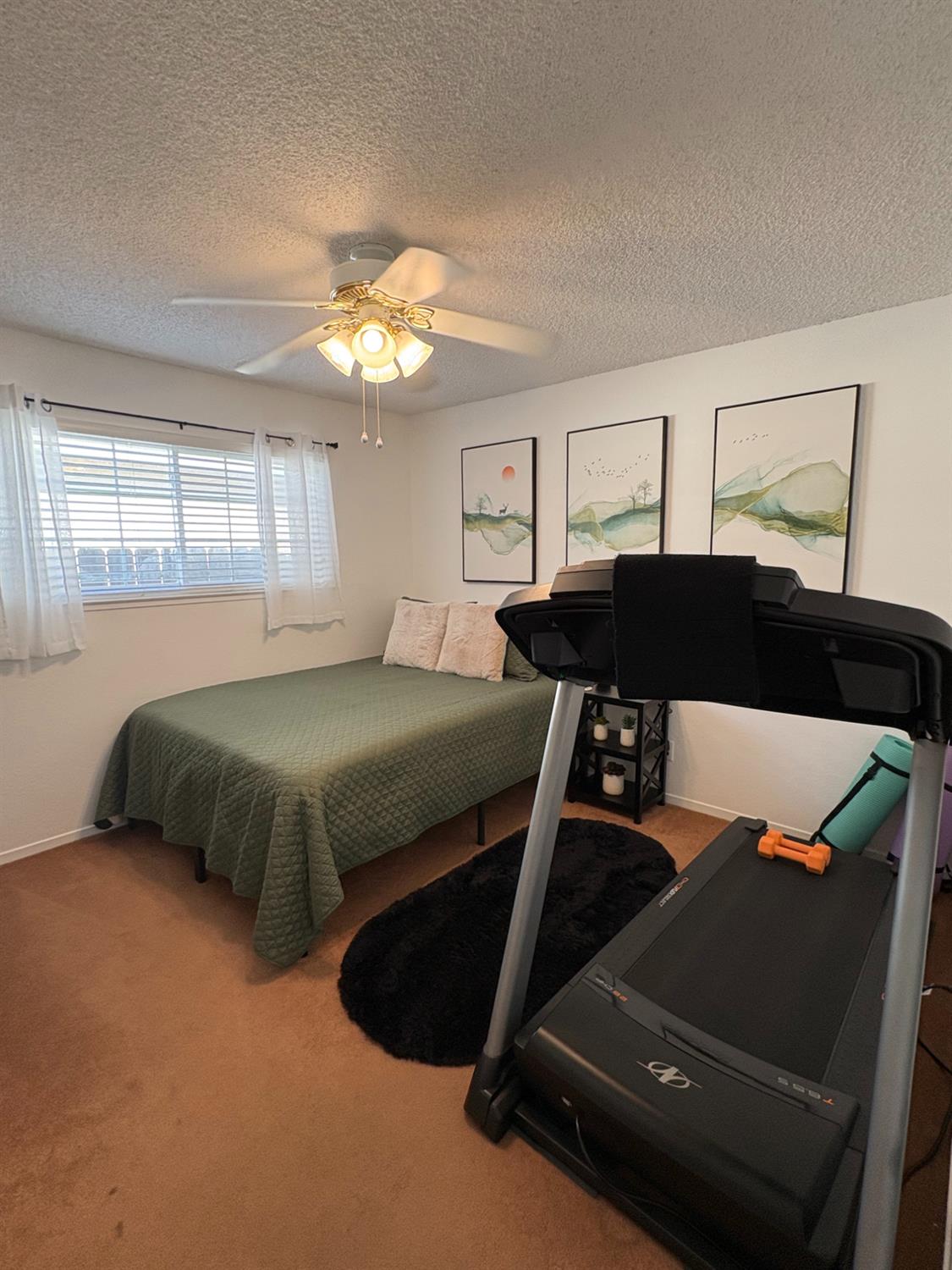 1725 Fairmont Ave, Clovis, CA 93611