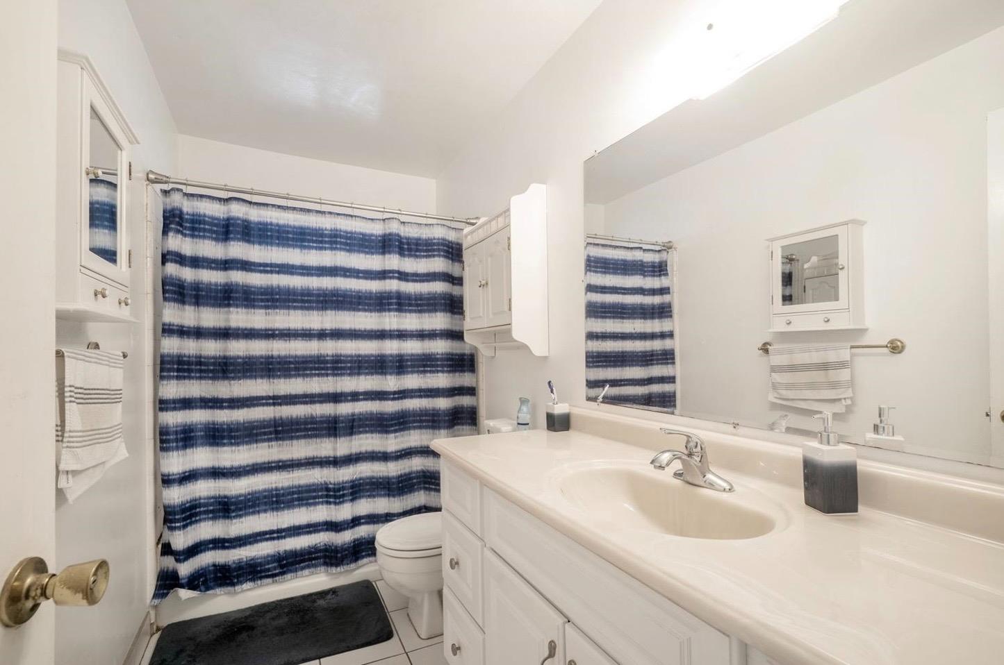 1725 Fairmont Ave, Clovis, CA 93611