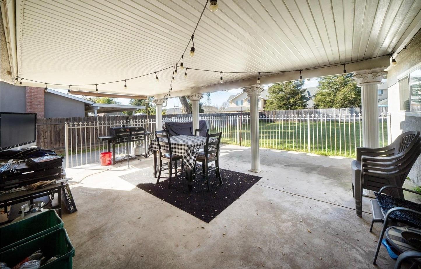 1725 Fairmont Ave, Clovis, CA 93611