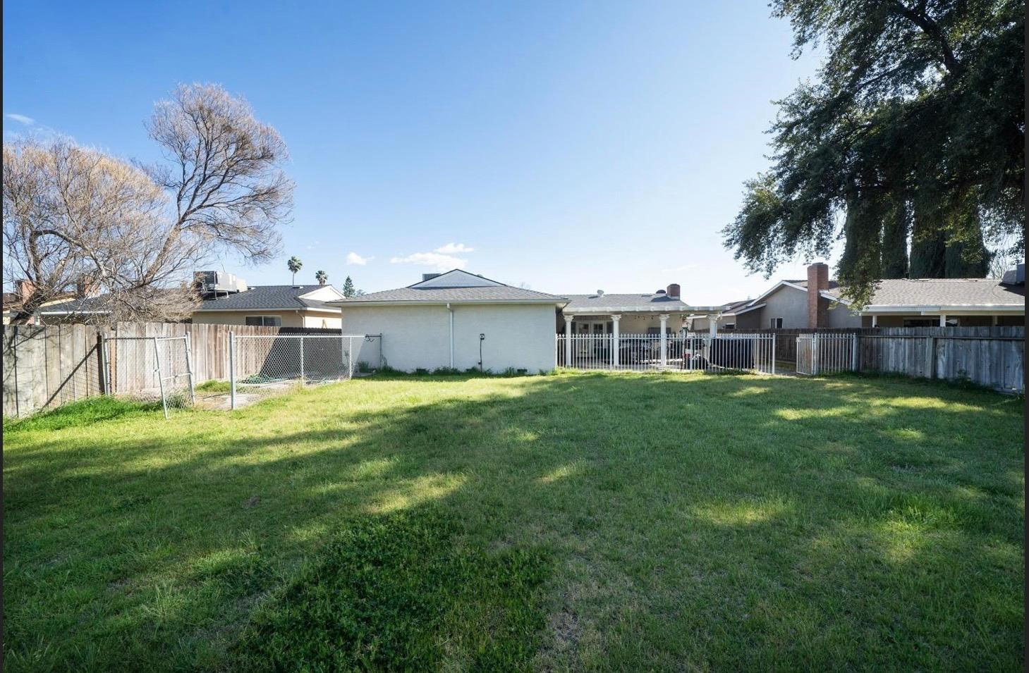 1725 Fairmont Ave, Clovis, CA 93611