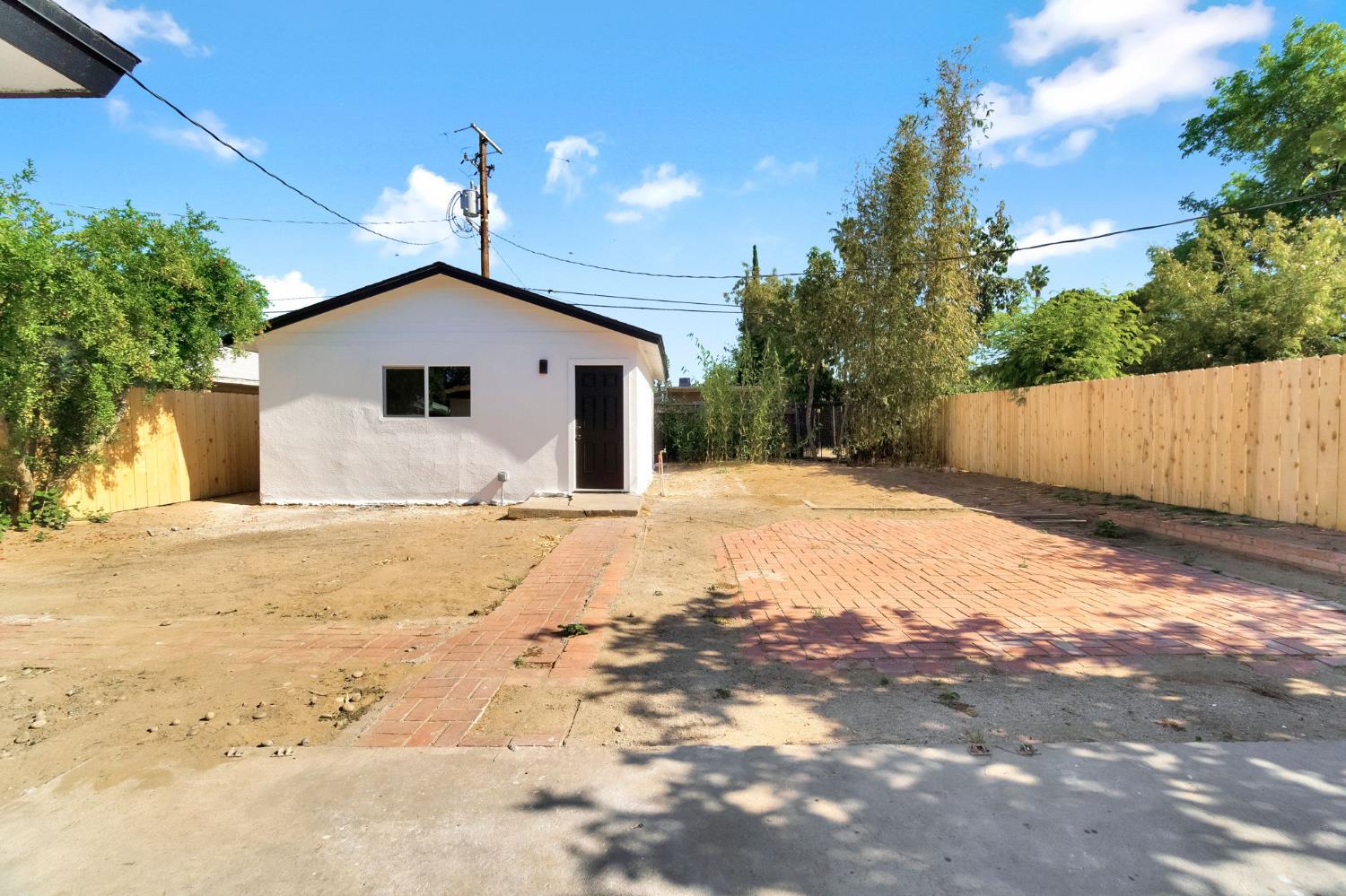 4127 E Grant Ave, Fresno, CA 93702
