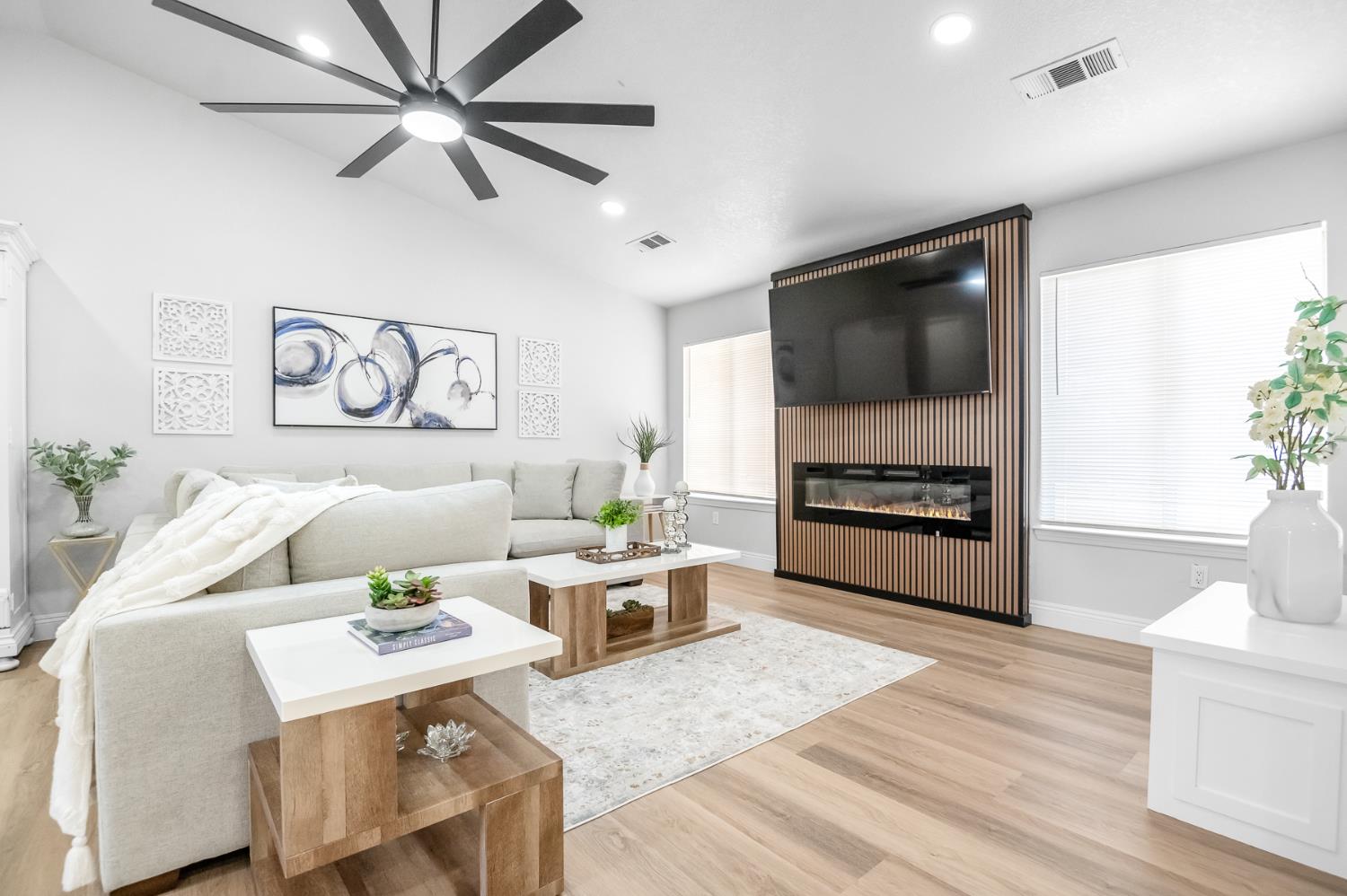 1509 E Vine Ct, Visalia, CA 93292