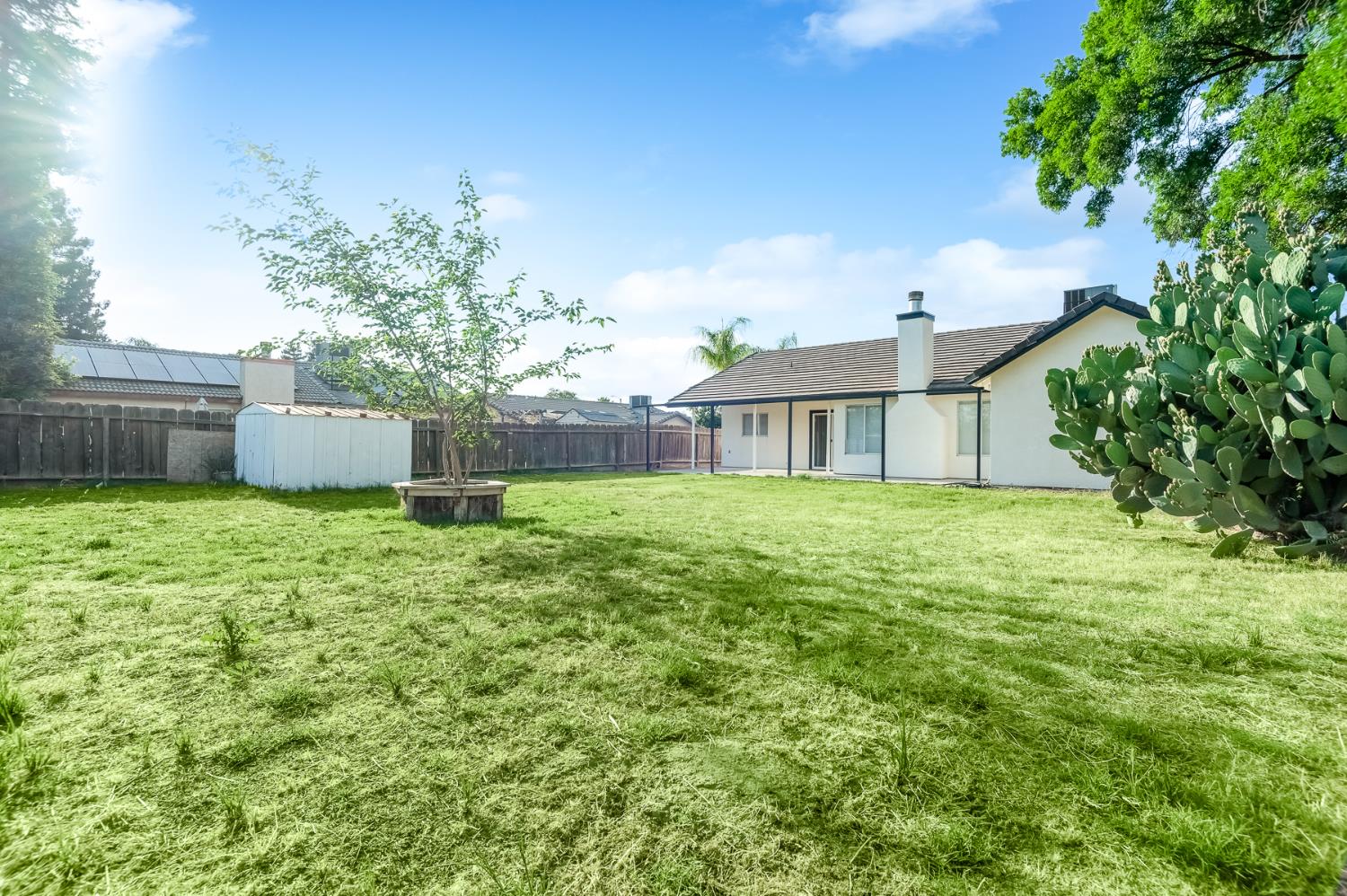 1509 E Vine Ct, Visalia, CA 93292