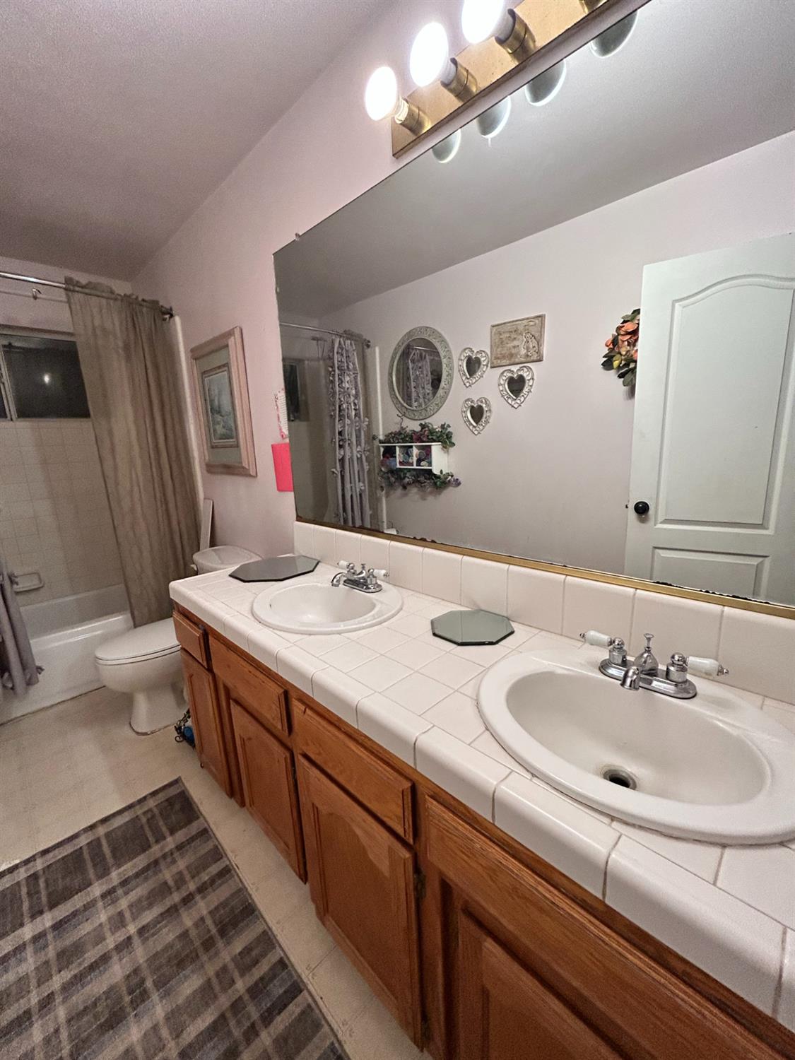 5802 W Locust Ave, Fresno, CA 93722