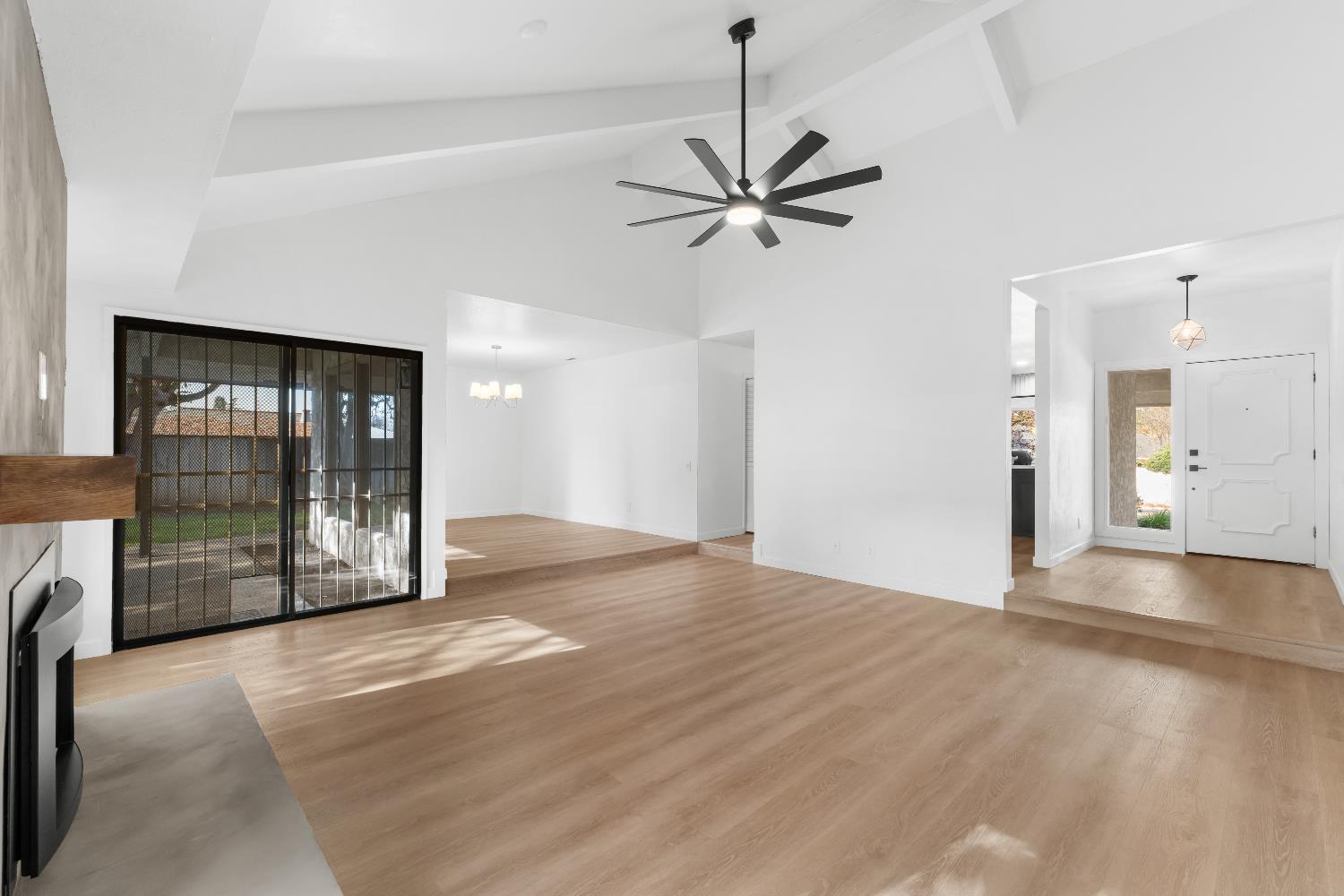 1095 W Sierra Ave, Fresno, CA 93711