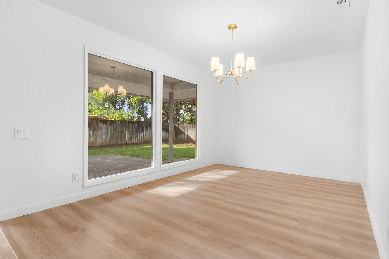 1095 W Sierra Ave, Fresno, CA 93711