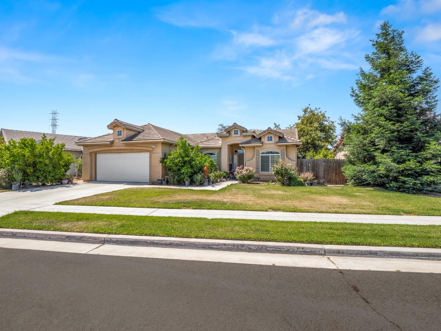 6249 W Dovewood Ln, Fresno, CA 93723