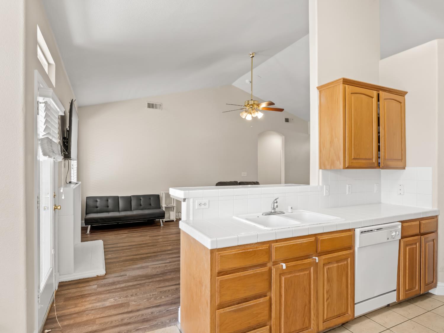 6249 W Dovewood Ln, Fresno, CA 93723