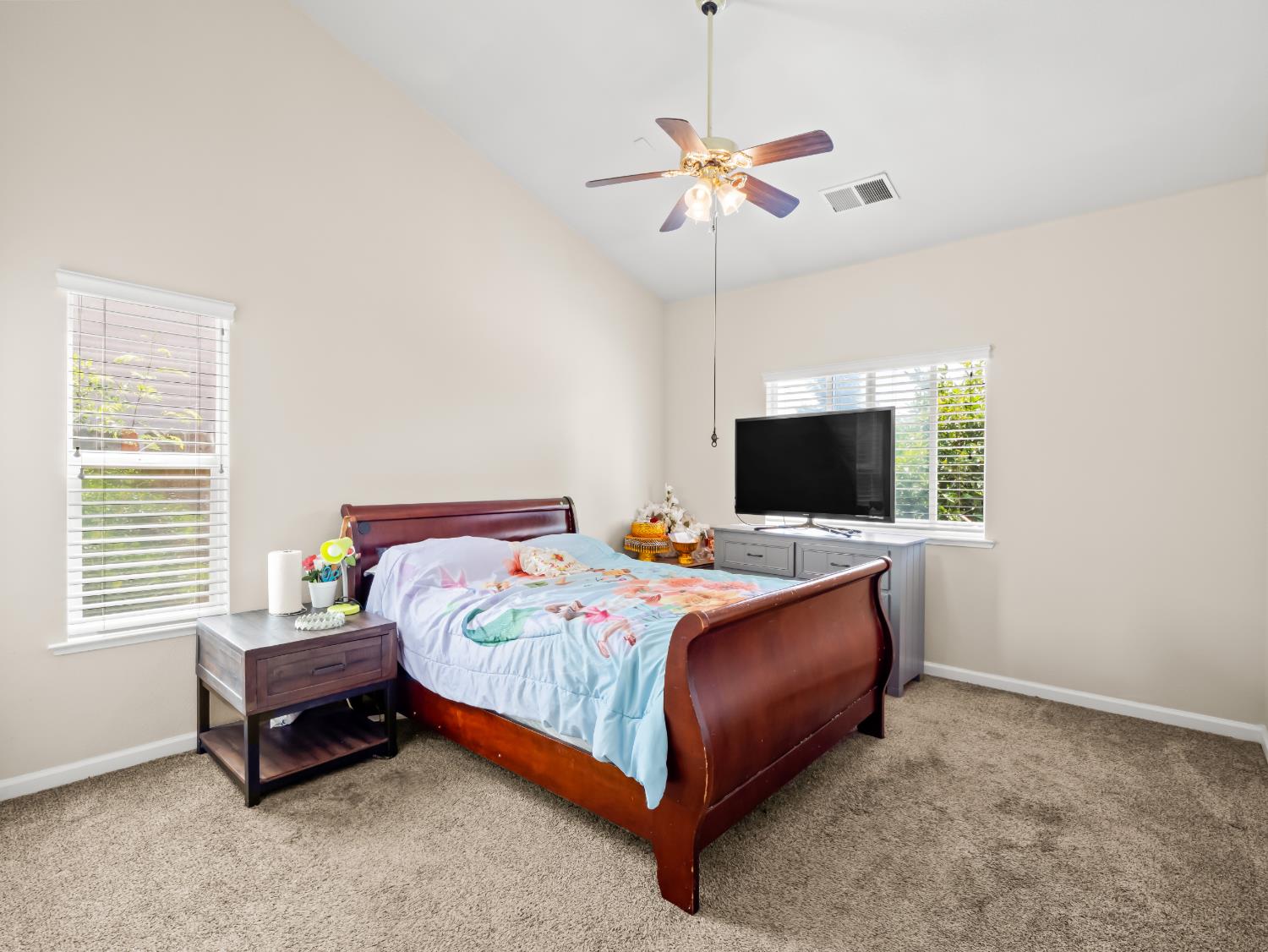 6249 W Dovewood Ln, Fresno, CA 93723