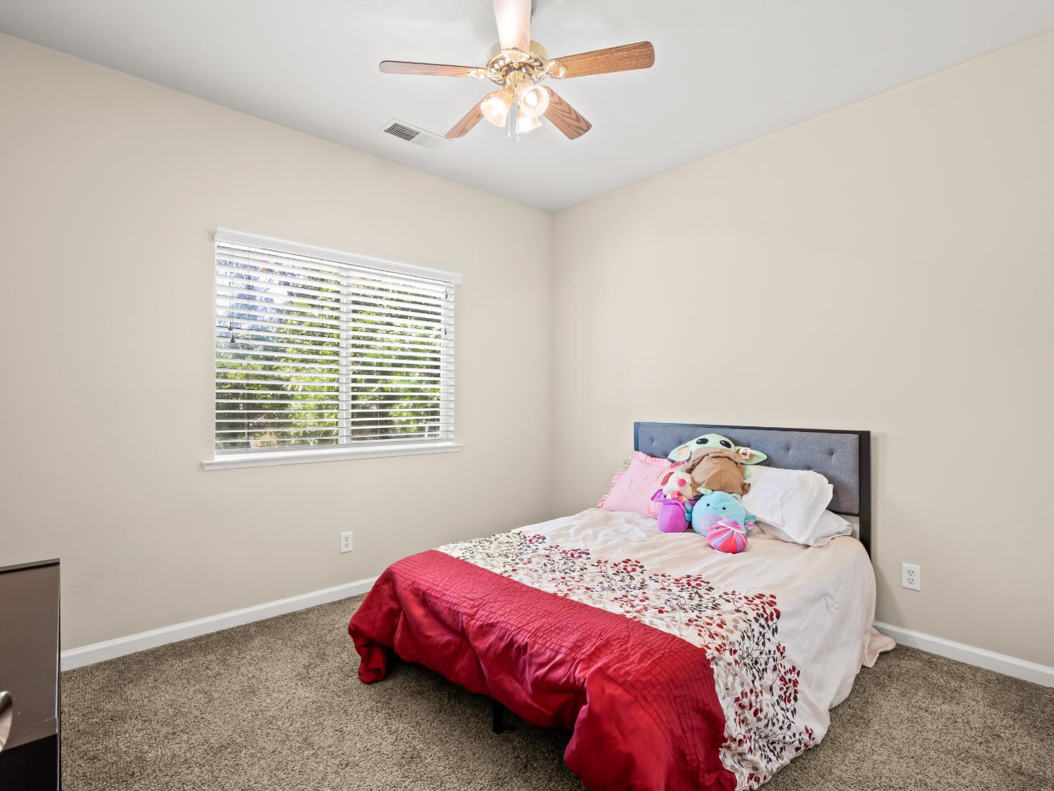 6249 W Dovewood Ln, Fresno, CA 93723