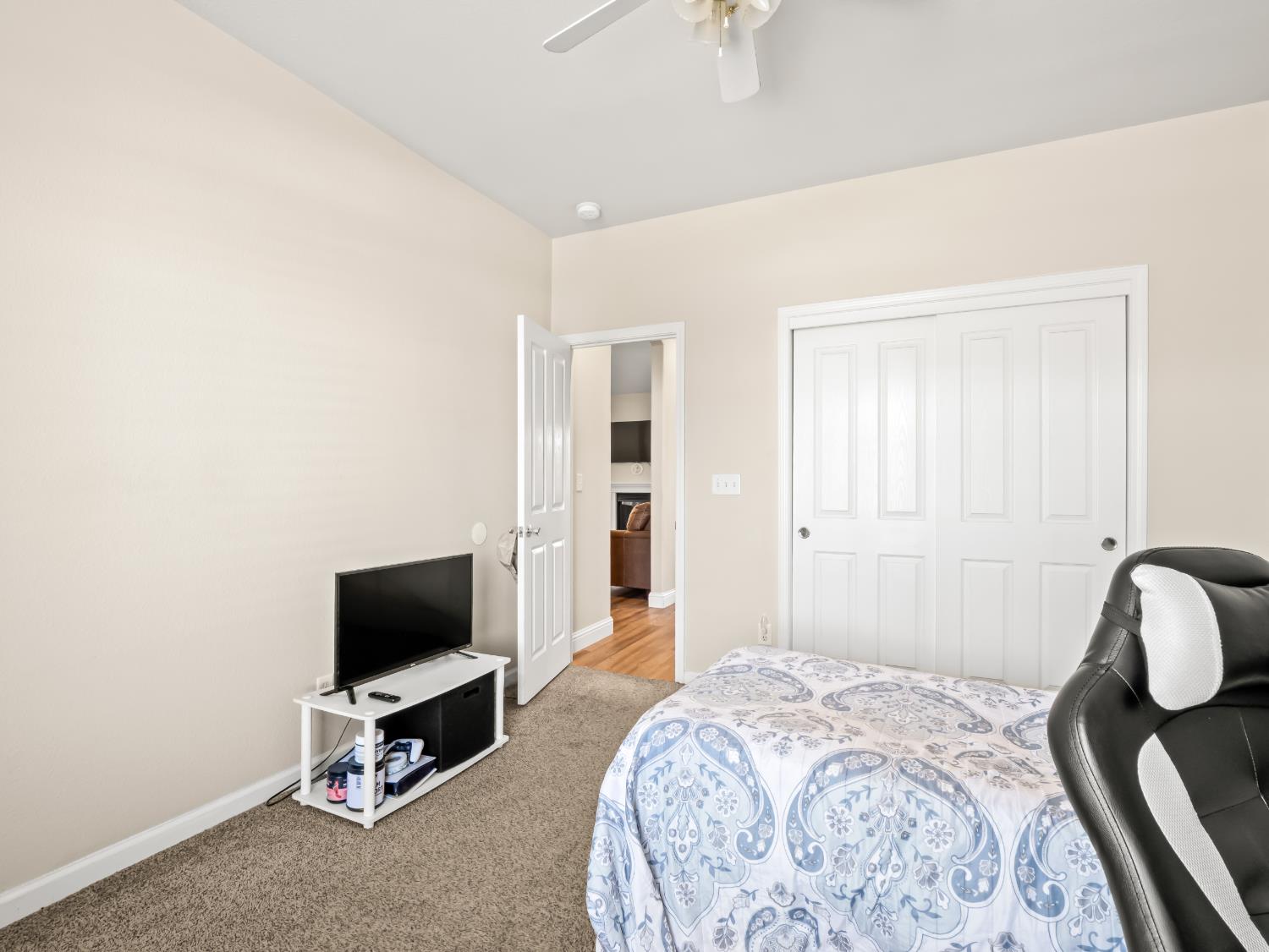 6249 W Dovewood Ln, Fresno, CA 93723