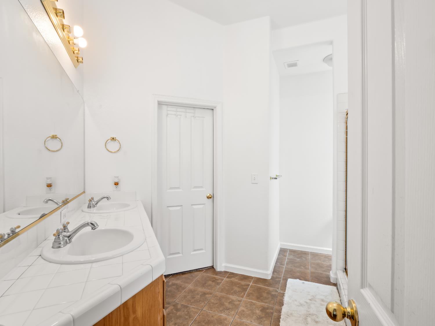 6249 W Dovewood Ln, Fresno, CA 93723