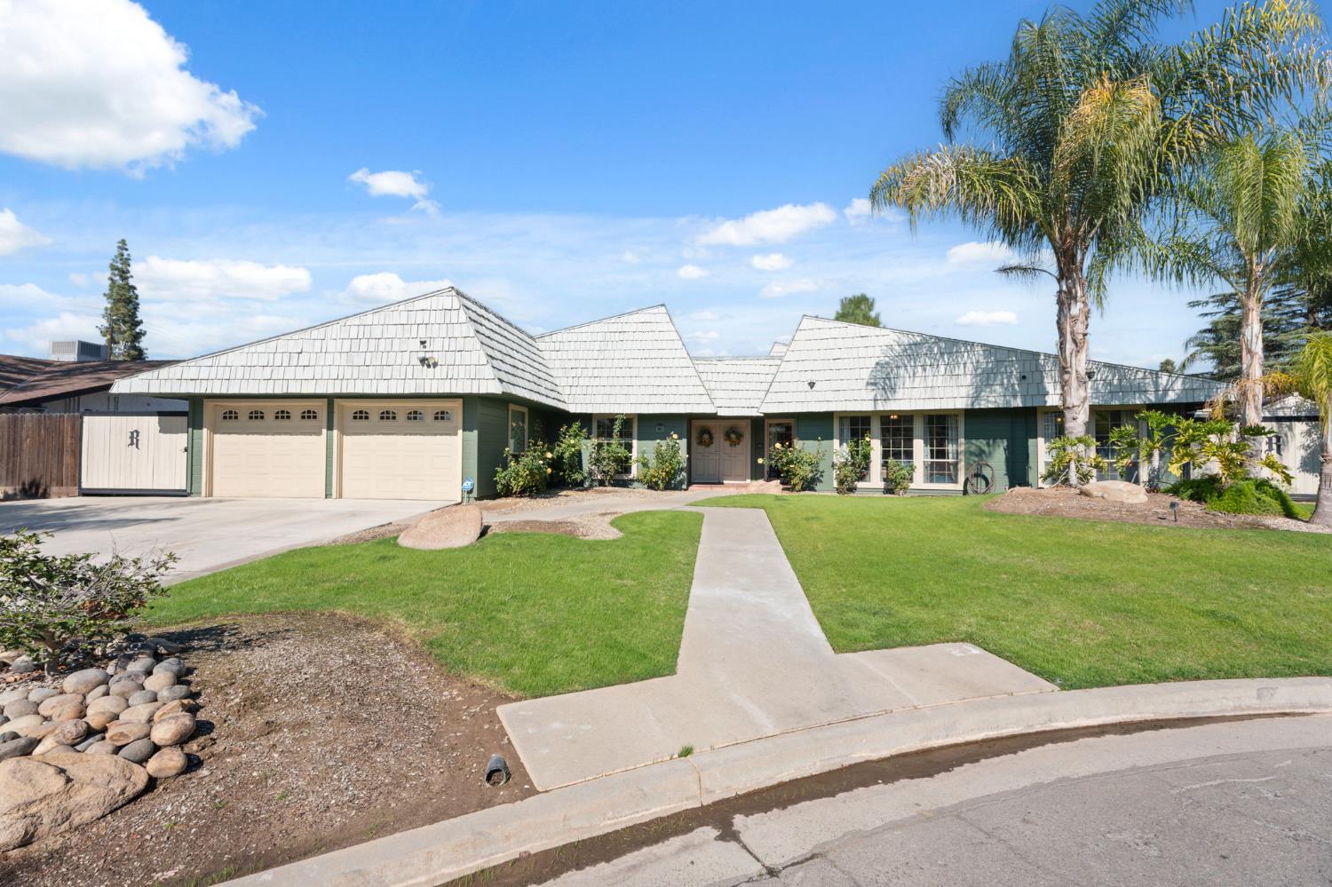 2778 W Robinwood Ln, Fresno, CA 93711