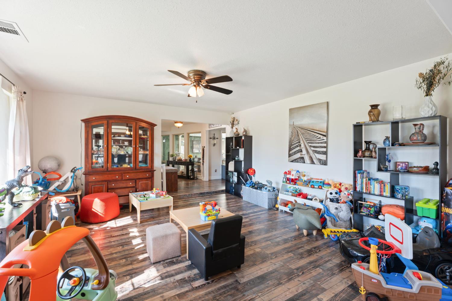 2778 W Robinwood Ln, Fresno, CA 93711