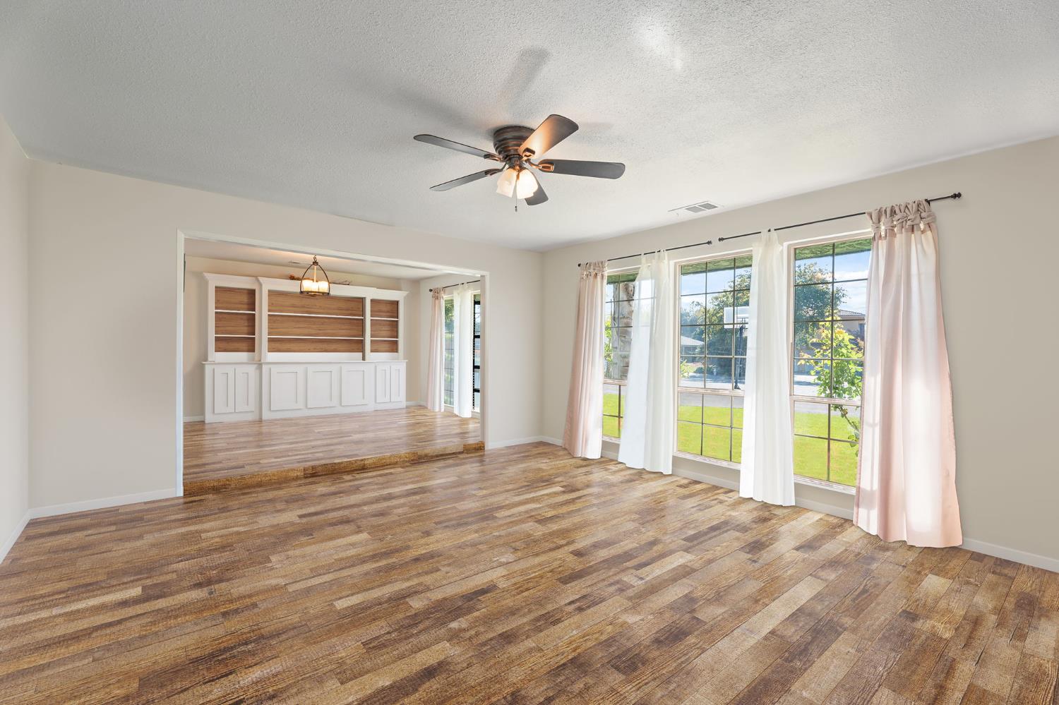 2778 W Robinwood Ln, Fresno, CA 93711