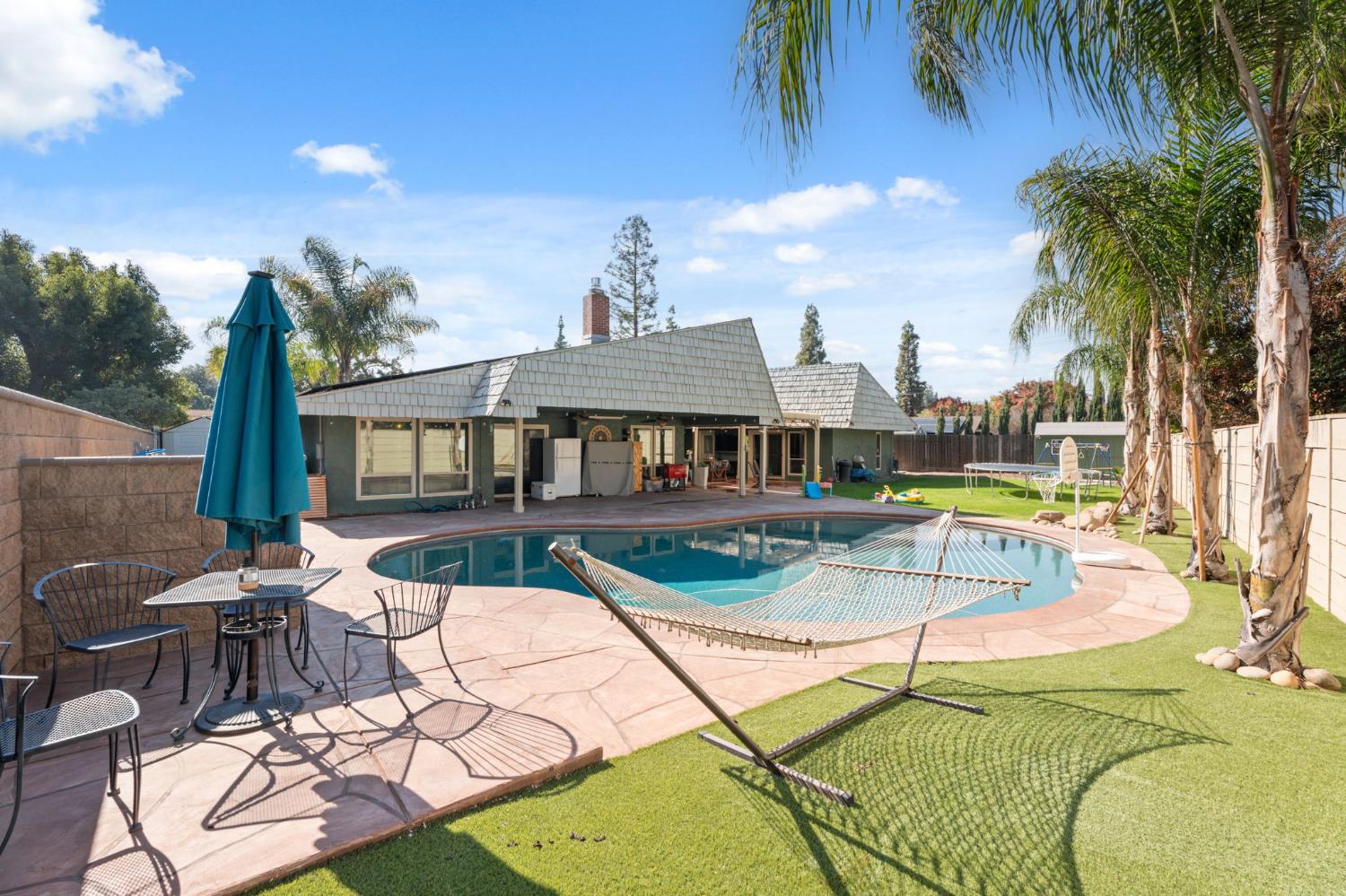 2778 W Robinwood Ln, Fresno, CA 93711