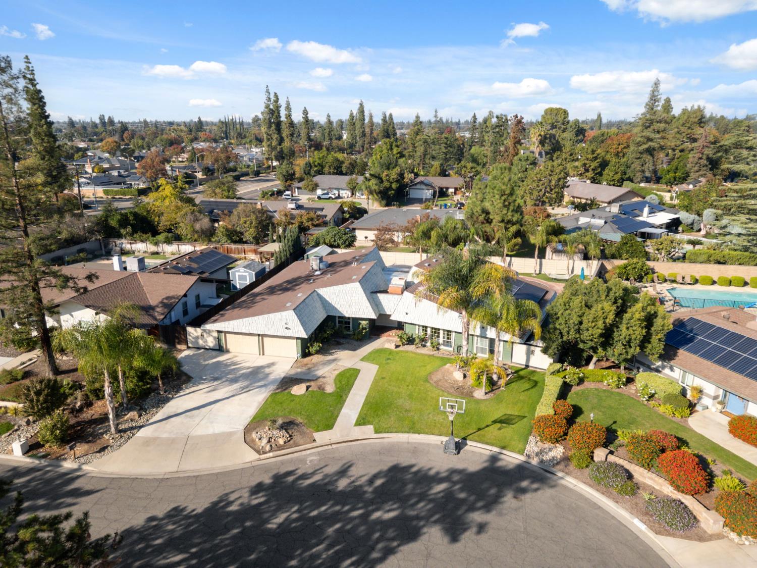 2778 W Robinwood Ln, Fresno, CA 93711