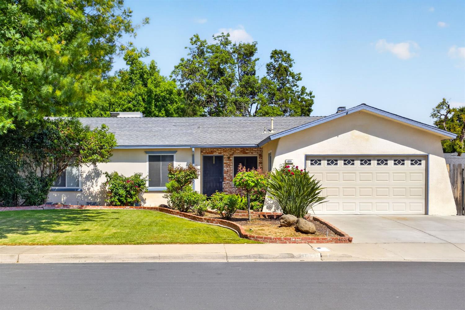 1091 Stanford Ave, Clovis, CA 93611
